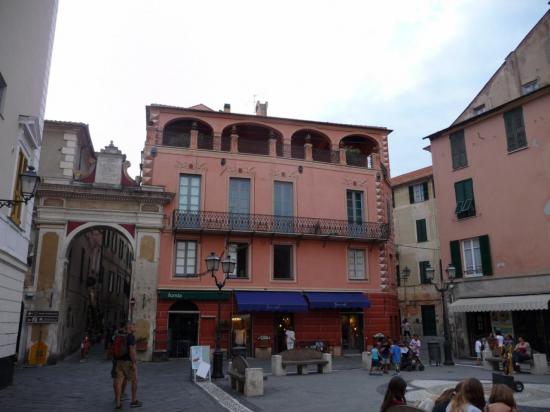 Place Garibaldi Finale Borgo
